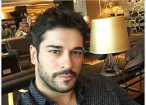 Burak Özçivit a ajuns la spital. Cum se simte actorul din „Dragoste infinită”