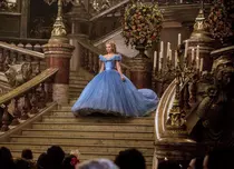 Recomandarea TVmania pentru seara de miercuri, 29 noiembrie: „Cenușăreasa” cu Lily James și Richard Madden