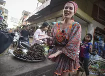 La filmările pentru „Asia Express”, Gina Pistol a gustat mâncărurile bizare ale asiaticilor: tarantule, scorpioni și greieri prăjiți