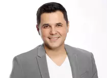 Începe „Mă însoara mama!”. Faceți cunoștință cu cei opt concurenți ai show-ului prezentat de Cove