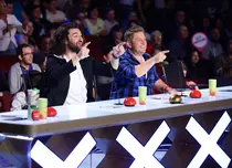 În prima ediție a show-ului, jurații dansează împreună cu publicul pe scena „Românii au talent”