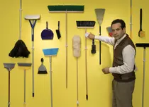 „Monk”, serialul cu Tony Shalhoub în rolul principal, intră în grila DIVA din martie