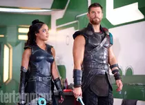 Chris Hemsworth și Tessa Thompson sunt noii „Bărbați în negru”