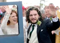 GALERIE FOTO. Actorii Kit Harington şi Rose Leslie, cunoscuţi pentru rolurile din „Urzeala tronurilor“, s-au căsătorit