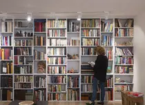 Ce citim vara asta: recomandări de lectură de la Virgil Ianțu, Emma Zeicescu, Rares Năstase și alții