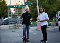 În timpul filmărilor sezonului 6, trotineta electrică este noua jucărie a juraților de la „Chefi la cuțite”