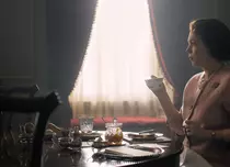 GALERIE FOTO. Cum arată Olivia Colman, Helena Bonham Carter și Ben Daniels în următorul sezon „The Crown”