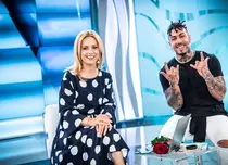 Alex Velea prezintă emisiunea „Acces Direct”, alături de Simona Gherghe