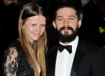 Shia LaBeouf și soția lui, Mia Goth, divorțează