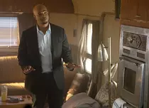 Noi probleme pe platourile serialului „Armă mortală”. Încă un actor părăsește producția