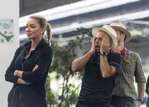 GALERIE FOTO. Pericole mari pentru concurenţii de la „Asia Express”. Au dormit în case cu şerpi