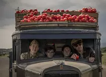 „Catch-22”, a lui George Clooney, are trailer și dată de lansare. Serialul va veni și la HBO România