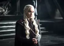 Emilia Clarke a suferit două operații pe creier în timp ce juca în „Game of Thrones”: „Le-am cerut doctorilor să mă lase să mor”