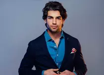 Şükrü Özyildiz are o nouă iubită. Cu cine se iubește actorul din serialul turcesc „Steaua sufletului”