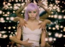 Netflix dezvăluie trailer-ul, distribuția și data de lansare pentru sezonul 5 al serialului „Black Mirror”