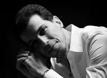 Din 5 mai, în fiecare duminică, de la ora 18.30, TVR 3 are o nouă emisiune: „Vizual”, cu Marius Constantinescu