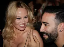 Pamela Anderson s-a despărţit de fotbalistul Adil Rami: „Este un monstru. Ducea o viaţă dublă”