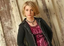 Povestea sectei sexuale în care a fost implicată actrița din „Smalville”, Allison Mack, va deveni lungmetraj