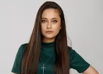 GALERIE FOTO. Protagonista serialului „Sacrificiul”, Oana Cârmaciu, s-a aventurat în vacanţă în Spania