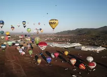 GALERIE FOTO. Pe 1 septembrie, Digi World difuzează documentarul „100 de baloane pentru România”