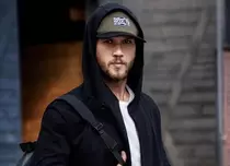 FOTO. Aras Bulut Iynemli a reluat filmările la „Legea familiei”