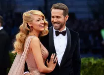 Actorii Blake Lively și Ryan Reynolds și-au mărit familia. Actrița a născut în urmă cu două luni