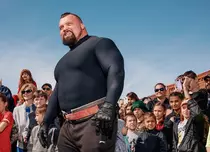 HISTORY prezintă diverse competiții de forță în noul serial, „Cel mai puternic om din toate timpurile”