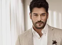 A apărut prima poză cu fiul lui Burak Özçivit. Cum arată bebeluşul!