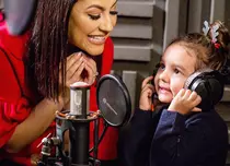 VIDEO. Andra a lansat primul videoclip alături de fiica sa, Eva. Cele două au înregistrat un colind