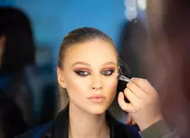 Imagini din culise. Cum arată cabina concurentelor de la „Bravo, ai stil! Celebrities” și cum se pregătesc acestea înainte de fiecare ediție a show-ului