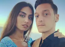 Superba turcoaică Amine Gülse („Prizoniera dragostei”) a devenit mămică! Prima imagine cu bebelușul