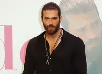 Can Yaman e gata să lucreze pentru noul lui serial, „Bay Yanlış”. Unde și când se vor filma primele secvențe