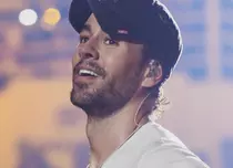 VIDEO. Enrique Iglesias dansează cu fiica lui de numai 2 luni. Primele imagini cu mezina familiei