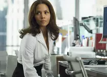Halle Berry va juca în „Moonfall”, noul film-catastrofă regizat de Roland Emmerich