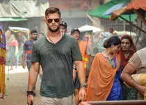 „Extraction”, pe cale să se transforme în cea mai de succes premieră a platformei Netflix. Mesajul transmis de Chris Hemsworth