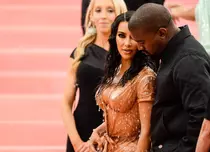 Kim Kardashian se simte „captivă” în căsătoria cu Kanye West: „Nu știe ce să facă”