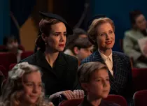 Netflix lansează trailerul pentru „Ratched”, serialul despre asistenta medicală din „Zbor deasupra unui cuib de cuci”