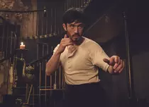 „Războinicul”, de la Cinemax, se întoarce la toamnă cu sezonul al doilea. Vedeți aici trailerul oficial