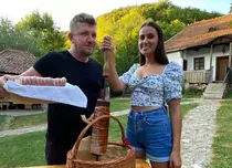 George Mihai și Andreea Străvoiu, gazdele „ROventura”, difuzată la Kanal D își continuă periplul în Covasna