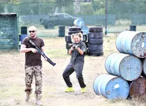 GALERIE FOTO. Delia, Mihai Bendeac și Cheloo, distracție în poligon, la filmările pentru „iUmor”