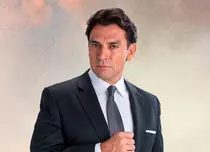 Jorge Salinas a devenit tată cu normă întreagă de când nu mai are niciun proiect