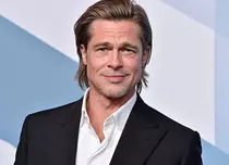 Brad Pitt a împărţit cutii cu alimente familiilor nevoiaşe din Los Angeles