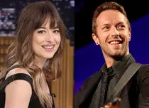 Dakota Johnson și Chris Martin s-ar fi logodit. Cum a fost surprinsă actrița