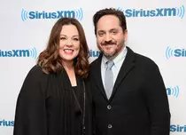 Melissa McCarthy și soțul ei vor juca în noul sitcom „God's Favorite Idiot”, produs de Netflix