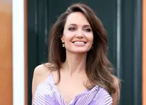 Angelina Jolie vinde un cadou prețios primit de la Brad Pitt