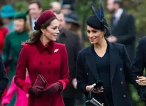 Kate Middleton și Meghan Markle poartă aceeași marcă de adidași. Cât costă o pereche