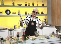 Diseară, la „Chefi la cuțite”, Costi Ioniță îi surprinde pe chefi cu un preparat vegan