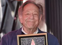 George Segal a murit. Actorul american avea 87 de ani și a murit pe masa de operații