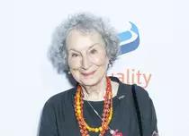 După „Povestea slujitoarei”, Hulu are în proiect o nouă adaptare după Margaret Atwood