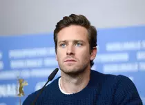 Cine l-a ajutat financiar pe Armie Hammer după ce a ajuns la sapă de lemn